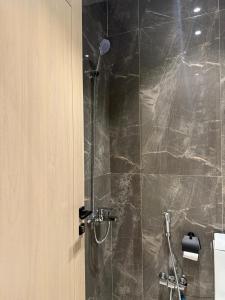 a bathroom with a shower with a glass door at Al Hamra Modern Suite, Khobar in Al Khobar +16 photos
