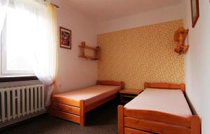 a small room with two beds and a window at mieszkanie Akacjowa in Stronie Śląskie