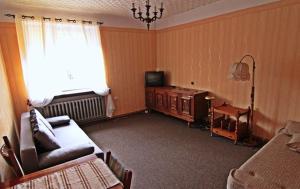 a living room with a couch and a television at mieszkanie Akacjowa in Stronie Śląskie