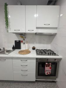 a kitchen with a stove and a sink at Casa São Marcos II in Peniche