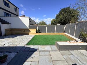 a small backyard with a yard with a fence at The Alcove Retreat in Bristol