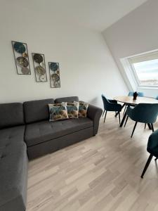 a living room with a couch and a table at Leo Stay in Leopoldsdorf