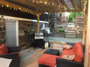 a patio with chairs and a stove and a grill at Little haven by the woods in Peekskill