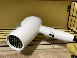a white hair dryer sitting on top of a bed at Your modern getaway with uniquely stylish comfort in Nuevo Casas Grandes