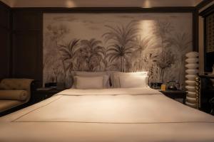 a bedroom with a large white bed with a wallpaper at Hui-TEXACO in Gulang Yu