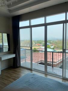 a room with a large window with a view at Dans den in Pai