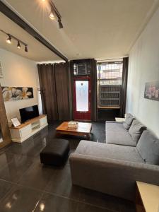 a living room with a couch and a table at Loft appartement centrum Dordrecht nieuw 2026 in Dordrecht