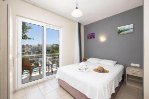 a hotel room with a bed and a balcony at Safak Hotel Dalyan in Dalyan +16 photos