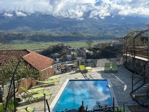a swimming pool with a view of a mountain at Guesthouse Mele in Gjirokastër