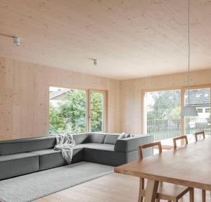 a living room with a couch and a table at Haus Kienzerleweg in Bad Kohlgrub