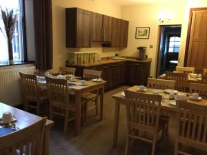 Kuchyň nebo kuchyňský kout v ubytování Belhaven Private Hotel