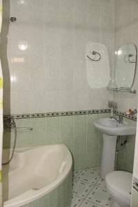 Hotel Nazira & Azizbek tesisinde bir banyo