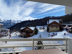 a group of people in the snow outside a ski lodge at 2 Chambres Centre Station 1600 in Puy-Saint-Vincent