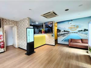a waiting room with a pool and a couch at Smile Hotel Cheras Pudu KL in Kuala Lumpur