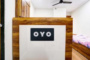 a room with a sign that says oxy at Hotel O Apollo in Bodakdev +21 photos
