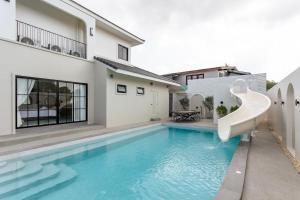a house with a swimming pool and a slide at Siwara poolvilla in Jomtien Beach