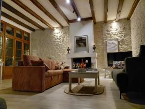 a living room with two couches and a fireplace at Gites au fil des châteaux de la Loire in Saint-Georges-sur-Cher