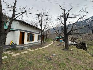 a house with a path leading to it at Raahi Roots in Manāli
