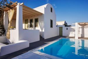 a villa with a swimming pool and a house at Villa Agrikoia in Oia