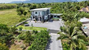 an aerial view of a house with a driveway at Home Valot Bed and Breakfast in Lan Saka