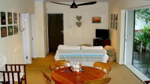 Μια τηλεόραση ή/και κέντρο ψυχαγωγίας στο umSisi Cottage