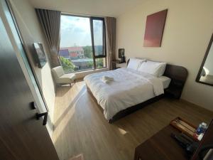 a bedroom with a bed and a large window at Le VyN Mang Den in Kon Plong +5 photos