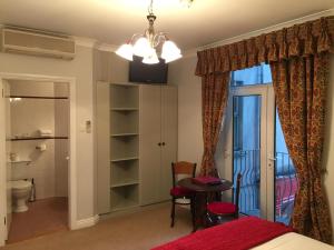Postel nebo postele na pokoji v ubytování O Donovans Hotel