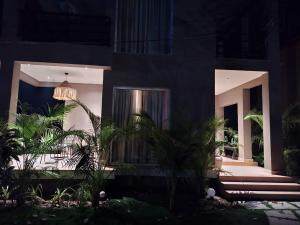 a night view of a house with a chandelier at Kayo Resort Pench in Seonī