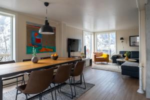 a kitchen and living room with a dining table and chairs at Villa valen, Reine in Moskenes