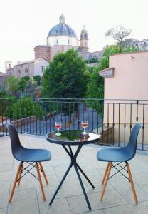 a table and two chairs with wine glasses on it at Bixio 40, Alloggio Turistico in Montefiascone