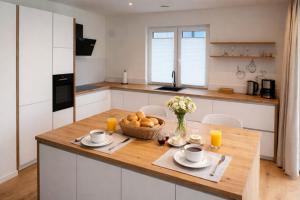 a kitchen with a table with a bowl of food at Moderne Wohnung am Flussufer in Herford