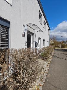 a white building with a sign on the side of it at Zimmervermietung-Nbg in Nuremberg