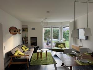 a living room with a couch and a table at Haus Karla in Langeoog