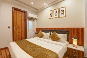 a bedroom with a large bed with a wooden headboard at Hotel City inn in New Delhi +56 photos