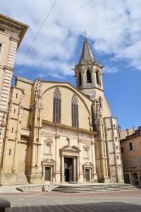 an old church with a tower and a steeple at Le Cocon du Ventoux Studio cosy à Carpentras in Carpentras +4 photos