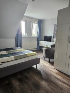 a bedroom with a bed and a living room at Moderne Ferienwohnung "Adriane" mit gehobener Ausstattung - Top bewertet in Nordhorn