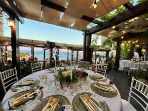 a table with plates and glasses on top of a restaurant at Hotel Palata Venezia in Ulcinj