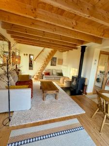 a living room with a couch and a table at Chalet Cormoran, face à l'océan in Fouesnant