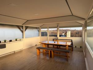 a room with a ping pong table and benches at Kuća za odmor Hrešć in Donji Koncovčak