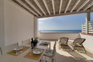 a dining room with a view of the ocean at Appartamenti - Villa Mare in Pomonte
