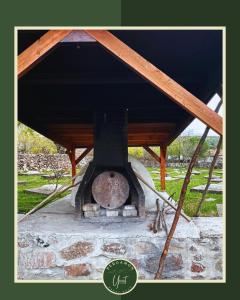 a stone oven with a roof with a stove at Pergamon Yunt Evleri in Bergama