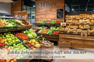 a grocery store filled with lots of fruits and vegetables at Ferienwohnung Frieda - Gulfhof nahe Greetsiel mit Sauna, Garten & 3 Schlafzimmern in Krummhörn