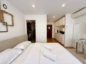 a bedroom with a large white bed with two pillows at B044 Studio moderne Croisette 100m in Cannes