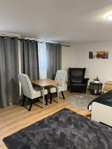 a room with a bed and a table and chairs at Studio apartment in Karben