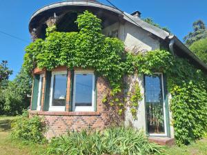 a brick house with ivy growing on it at chambre d'hôte in Saint-Rémy-en-Rollat