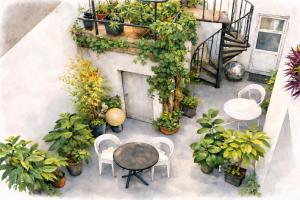 an overhead view of a table and chairs and plants at Ô Anges in Arles