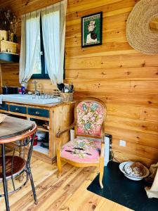 a kitchen with a sink and a chair in a room at cab Anne in Léon +8 photos
