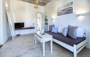 a living room with a couch and a table at Bella Alba in Kalafatis