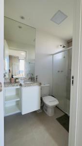 a bathroom with a toilet and a sink and a shower at Seu refúgio com vista para o mar in Vila Velha +37 photos