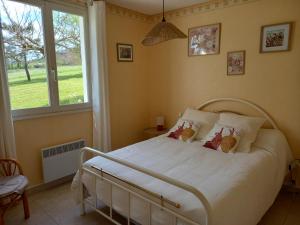 a bedroom with a bed and a window at Le Chalet de Pratviel - proche Albi in Puygouzon-et-Montsalvy +45 photos